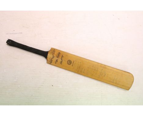Sports memorabilia - A cricket bat signed by the West Indies 1963 cricket team, as well as the Worcester, Middlesex and Susse