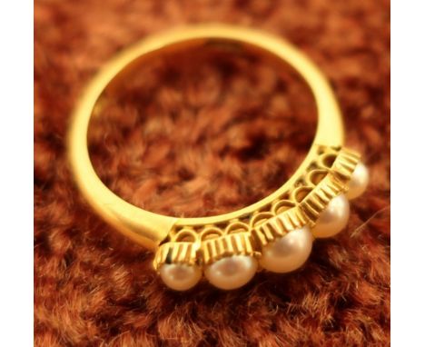 18t gold and 5 stone seed pearl ring 