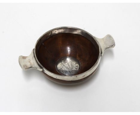 Early 19th century 'Squab Ase' turned wooden and silver mounted quaich c1820, 10cm