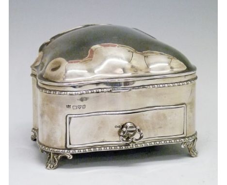 Edward VII silver trinket box, the shaped cushion lid opening to reveal a removable velvet and silk interior, one drawer belo