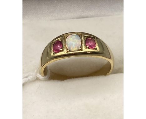 Antique 18ct gold single opal and ruby stone ring. [6.23grams] [Ring size] 