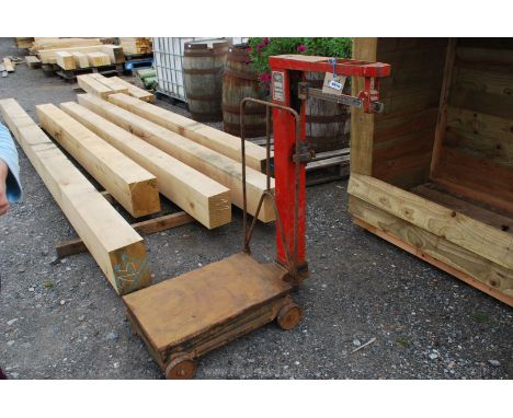 Avery potato/veg scales with weights. NB 20% VAT on hammer price