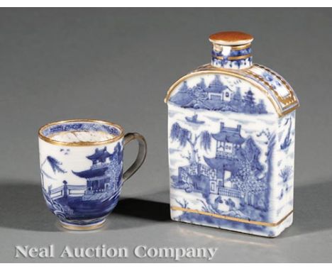 Chinese Export Blue and White Porcelain Covered Tea Caddy and Tea Cup, late 18th/early 19th c., each decorated in the "Nankin