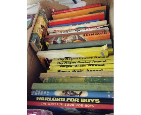 A quantity of vintage children's annuals  