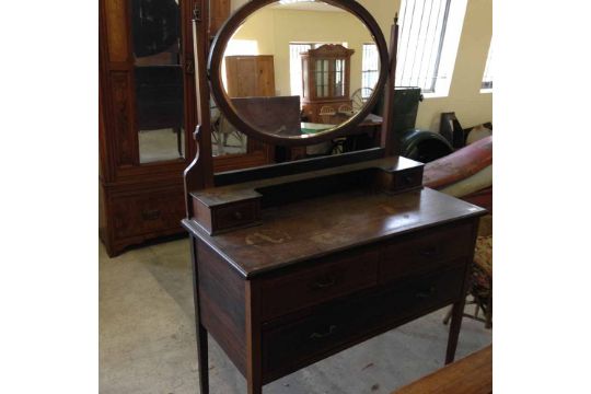 Edwardian Dressing Table With Oval Mirror And Banded Decoration Dressing Table With Oval Mirror