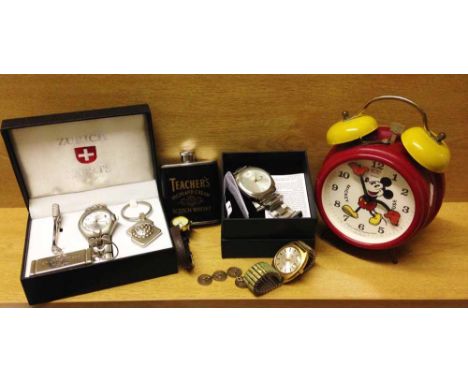 A quantity of watches to include a vintage gents Montine automatic watch, a boxed Zurich sports golf watch with a Mickey Mous