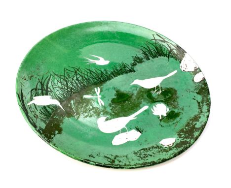 MID-20TH CENTURY PINDER BOURNE &amp; CO. CERAMIC CHARGER, depicting birds on a green ground, impressed marks to base 44cm dia