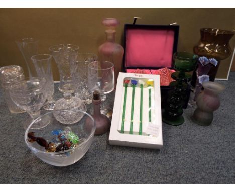 A mixed lot of glassware to include a selection of cut crystal, cocktail stirrers, boxed, a Wedgwood candlestick, Murano glas