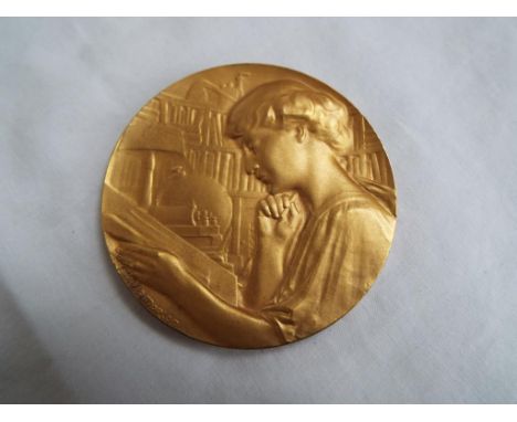 An early 20th century silver-gilt award medal by A Morlon for the Société des Anciens Élèves des Écoles Nationales d'Arts et 