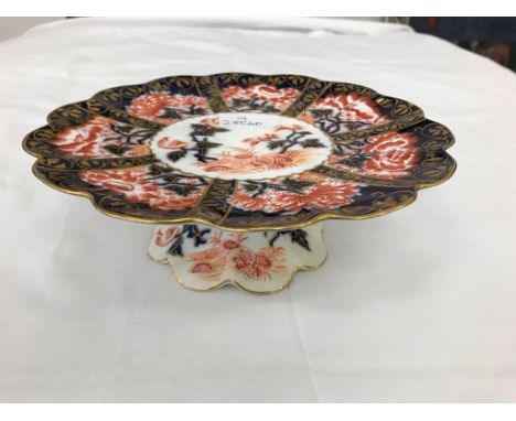 A Wileman Imari pattern cakestand