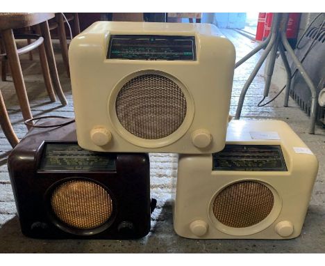 Three vintage bakelite radios 
