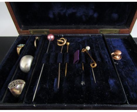 A jewellery box with contents including 9ct gold banded agate studs, 10ct gold studs, 9ct gold brooch, gold stick pin, turquo