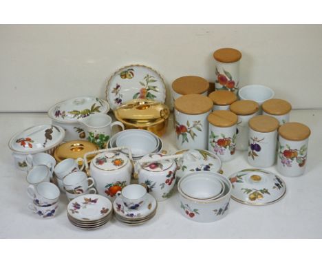 Royal Worcester 'Evesham' ceramics to include 3 tureens &amp; covers, 5 circular oven / serving dishes, flan dish, vase, 9 st