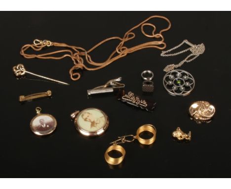 A collection of vintage jewellery including pinchbeck and photo lockets etc.  
