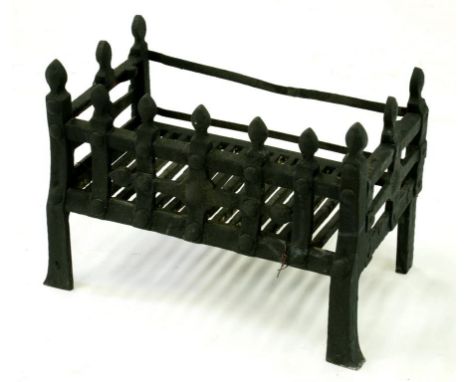 A WROUGHT IRON FIRE GRATE, 33CM X 47CM X 27CM