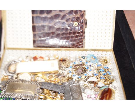 Group of costume jewellery &amp; smalls (Some vintage)