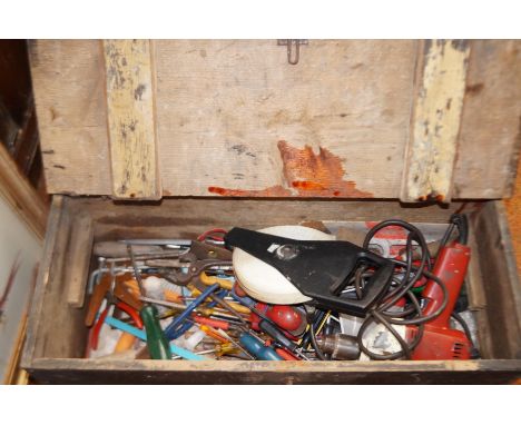Vintage tool chest &amp; contents 