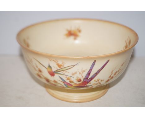 Early 20th century blush ivory hand painted pedestal bowl by Crown Ducal Diameter 23 cm