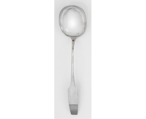 Biedermeier-Kloßlöffel Silber. Große, ovale Laffe, übergehend in hoch gebogten Griff mit flachem, rechteckigem Heft. Gest. 13
