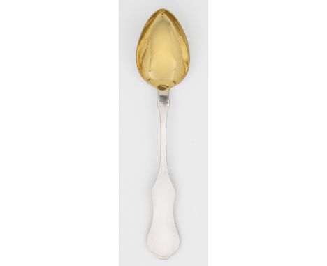 Biedermeier-Vorlegelöffel Silber, teilvergoldet. Spitzovale Laffe, übergehend in flachen Griff mit passig geschweiftem Heft. 