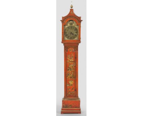 Bodenstanduhr mit Chinoiseriedekor Eichenholz, mit flächendeckendem Fond aus Rotlack. Schlanker, eintüriger Korpus auf Profil