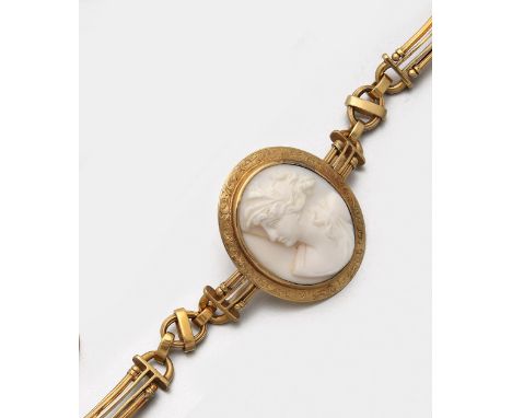 Jugendstil-Armband mit Muschelkamee Gelbgold, 14 ct.; Zentral besetzt mit einem ovalen Medaillon, darin fein geschnittenes Po