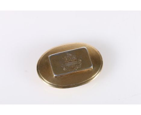 Georgian antique silver gilt snuff box of oval shape, the rectangular hinged cover with 'Spectemur Agendo' crest, by Thomas P