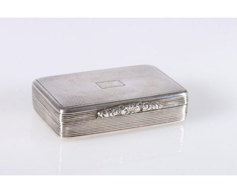 Georgian antique silver snuff box of rectangular shape, the top and bottom surfaces with engine turned decoration, reeded sid