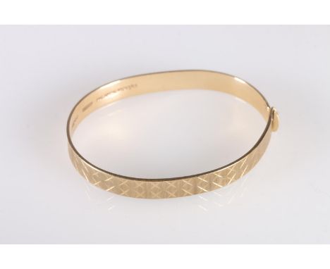 Contemporary 9ct gold bangle with cross design, makers Maylin Products Ltd of London, further stamped 'NYMPH', 'PAT.APP.No.45