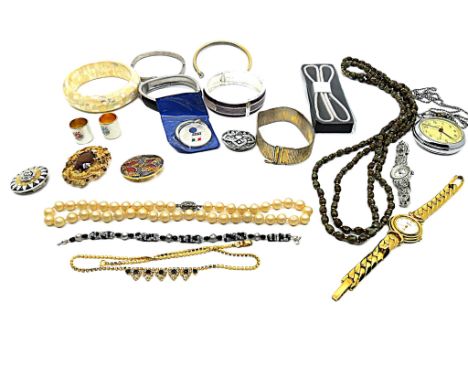 ***AWAY***


A Selection of Costume Jewellery, Silver Jewellery and Watches.&nbsp;
The Costume Jewellery includes; Gold Tone 