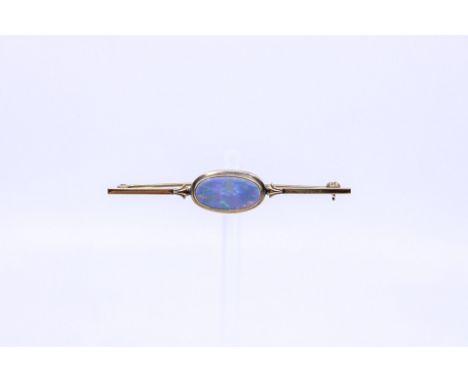 Tested 9ct Gold Oval Cabochon Opal Brooch  The Brooch consists of an Oval Cabochon Opal that measures approx. 15.5mm x 8mm sh