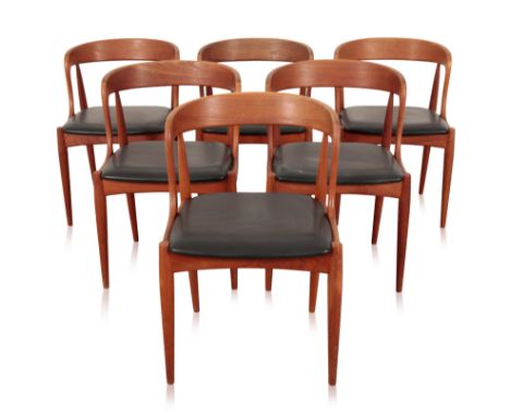 JOHANNES ANDERSEN FOR ULDUM MØBELFABRIK: A SET OF SIX 'MODEL 16' TEAK DINING CHAIRS, each with curved and downswept bar back 