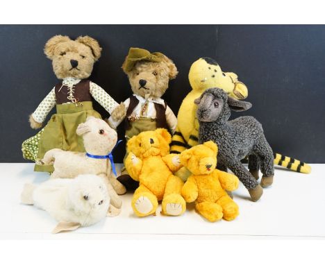Collection of stuffed toy animals to include Merrythought tiger and seal examples 