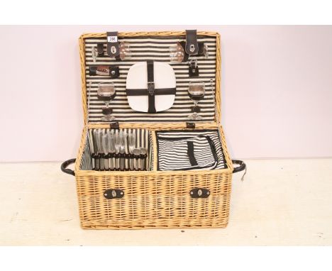 Large picnic hamper basket with zipped insulated compartment, H 30cm, W 58cm, D 39cm