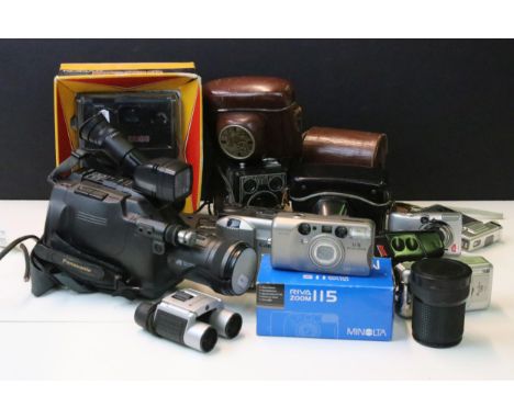 Quantity of cameras to include Contina Prontor SVS with Zeiss ikon, Canon Powershot SD890 IS, Kodak Kodon, Werra, Kodak Brown