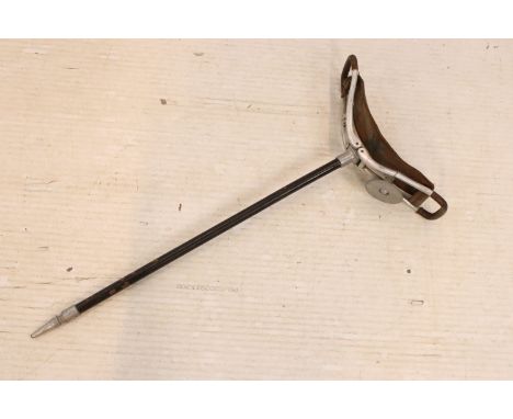 Wooden shooting stick with leather seat by Ellerby, H 87cm
