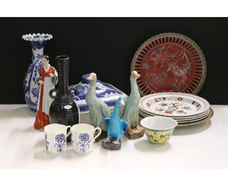Selection of oriental style ceramics to include Woodseat and WL reticulated border plates with oriental decoration, blue and 