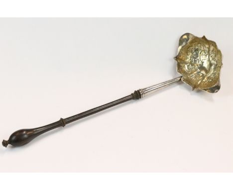 An antique fully hallmarked sterling silver toddy ladle with turned wooden handle. 