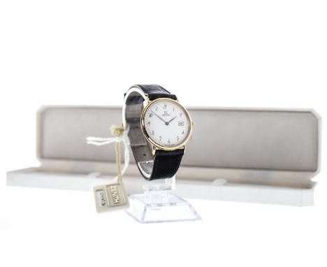 A GENTLEMAN'S ZENITH GOLD PLATED QUARTZ WRIST WATCH, the round white dial with Arabic numerals in black, date aperture at 3, 