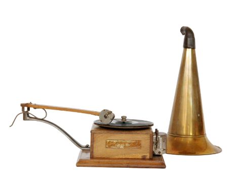 A Gramophone and Typewriter Company Newstyle No 3 gramophone circa 1905 in oak case playing seven inch records with brass hor