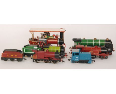 A repainted O gauge Bassett Lowke 4-4-4 tank loco No 2107, a 4-4-4 locomotive and tender No 1112, a 0-4-0 tank locomotive No 