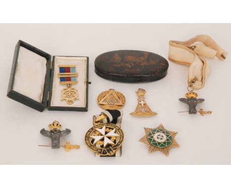 A silver gilt Masonic Chapter jewel, cased, together with six silver Masonic enamelled and other 1920 and 1930 jewels includi