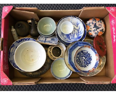 Carton of assorted Oriental items including blue and white designs, tile, snuff bottle etc, A/F throughout.