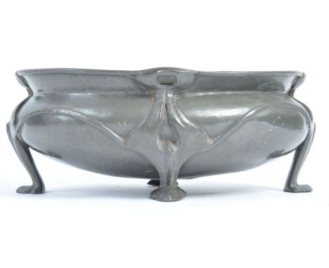 Oliver Baker - Liberty &amp; Co - Tudric - An original early 20th Century English pewter Arts and Crafts bowl / jardiniere pl