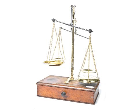 W&amp;T Avery - A rare set of 19th Century brass dual apothecary shop counter top weighing scales. Central column in polished