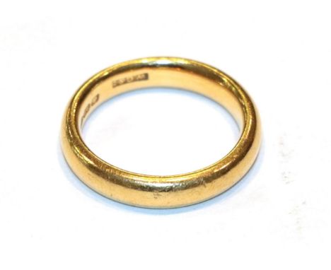 A 22 carat gold band ring, finger size O.  Gross weight 9.0 grams. 