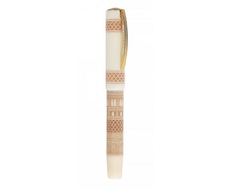 VISCONTI "ARTE MUDEJAR" FOUNTAIN PEN.Beige resin barrel screen-printed with Mudejar art.Limited edition. Exemplary 090/600.Tw