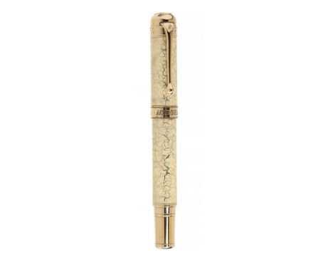 AURORA FOUNTAIN PEN JVBILAEVM.Ivory-coloured lacquer barrel with gold-plated details and ornamentation.Limited edition. Exemp