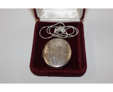 A large oval silver locket, Birmingham 1974, by Nathan Bros. approx. 20gms 