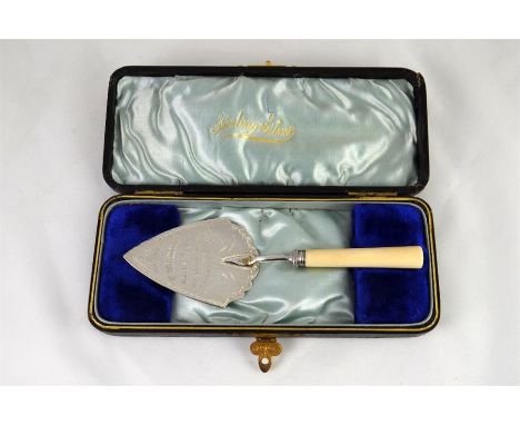 A cased silver presentation trowel, by T.W, Birmingham 1899. Weight approx 43 grams.